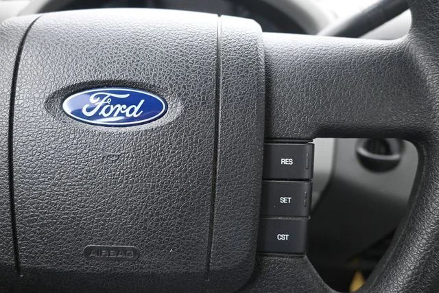 Used 2007 White Ford  image 22
