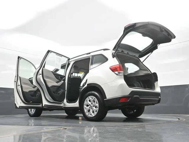 Used 2020 White Subaru Base image 30