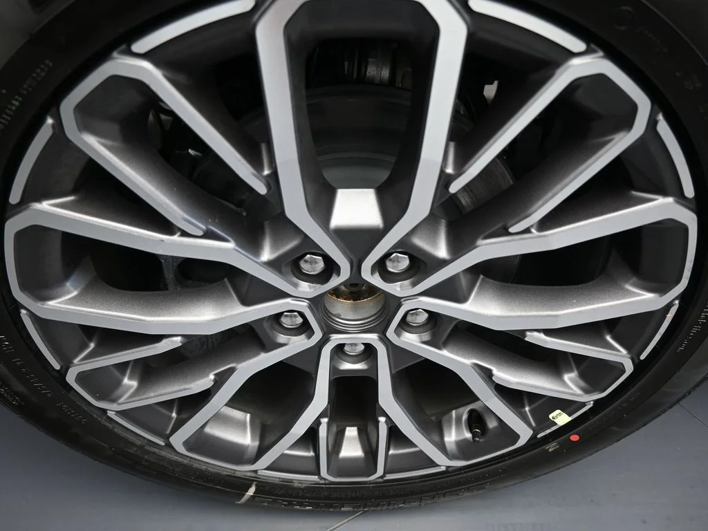 New 2025 Diamond Black Crystal Pearl-Coat Exterior Paint Jeep Summit image 39