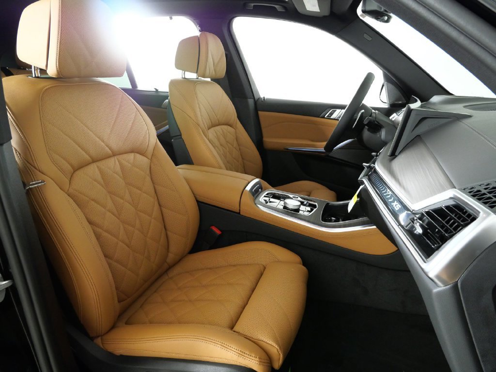 New 2026 Black Sapphire Metallic BMW xDrive50e image 21