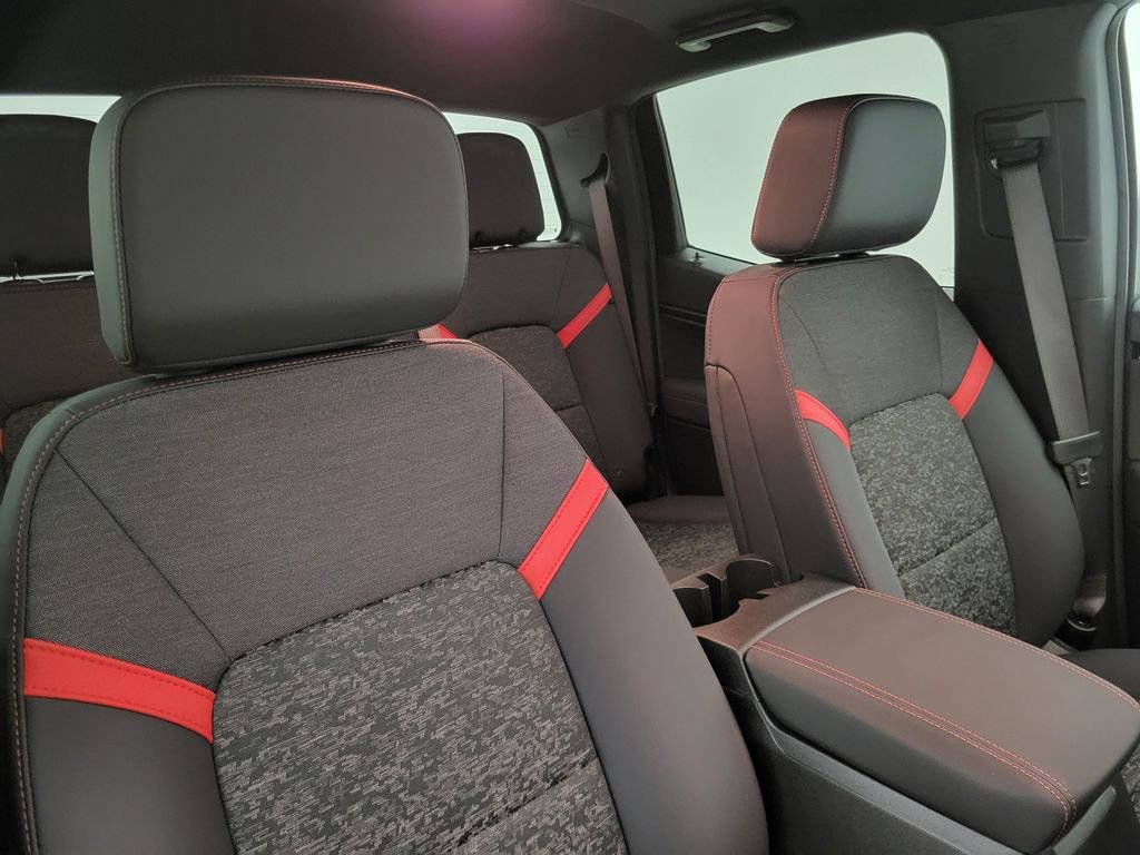2025 Chevrolet Colorado Z71 - Photo 38
