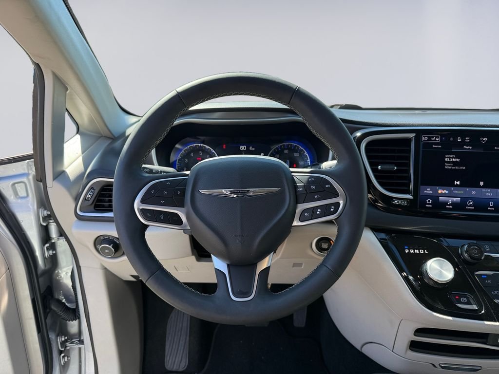 Used 2024 Silver Chrysler Touring L image 13