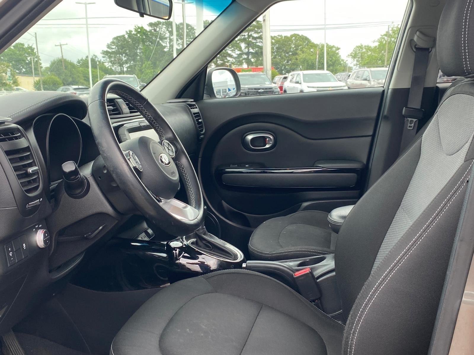 Used 2018 Titanium Gray Kia + image 11
