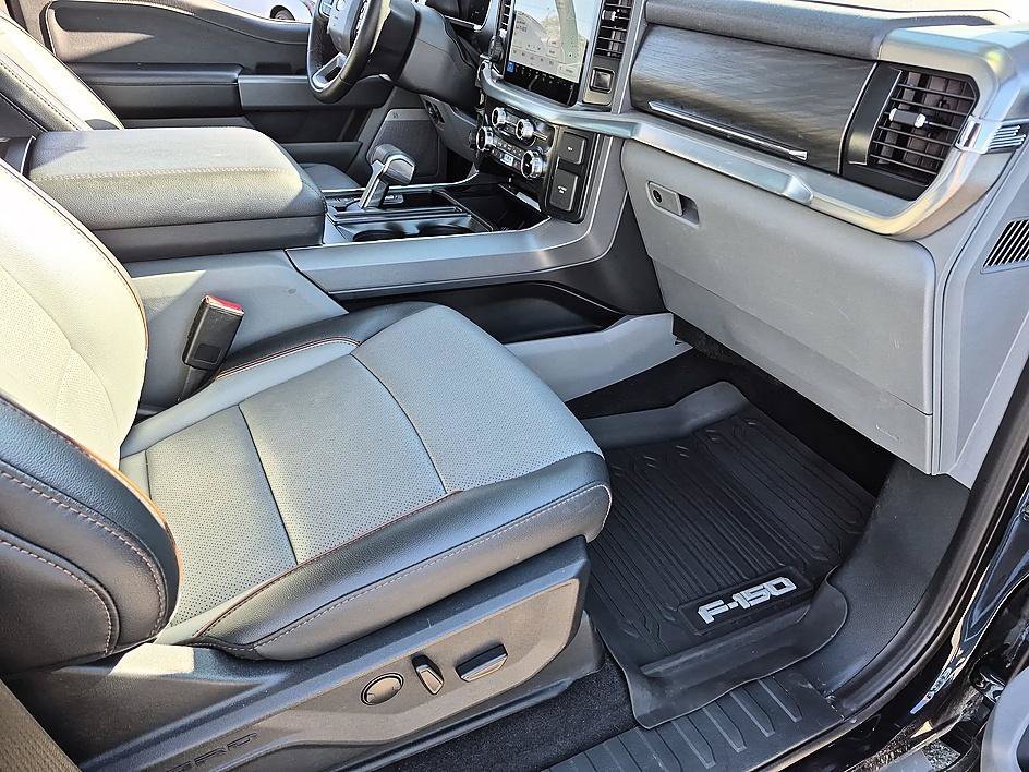 Used 2025 Blue Metallic Ford LARIAT image 35