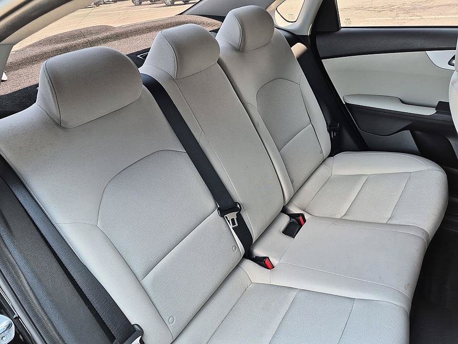 Used 2022 Black Kia LXS image 30