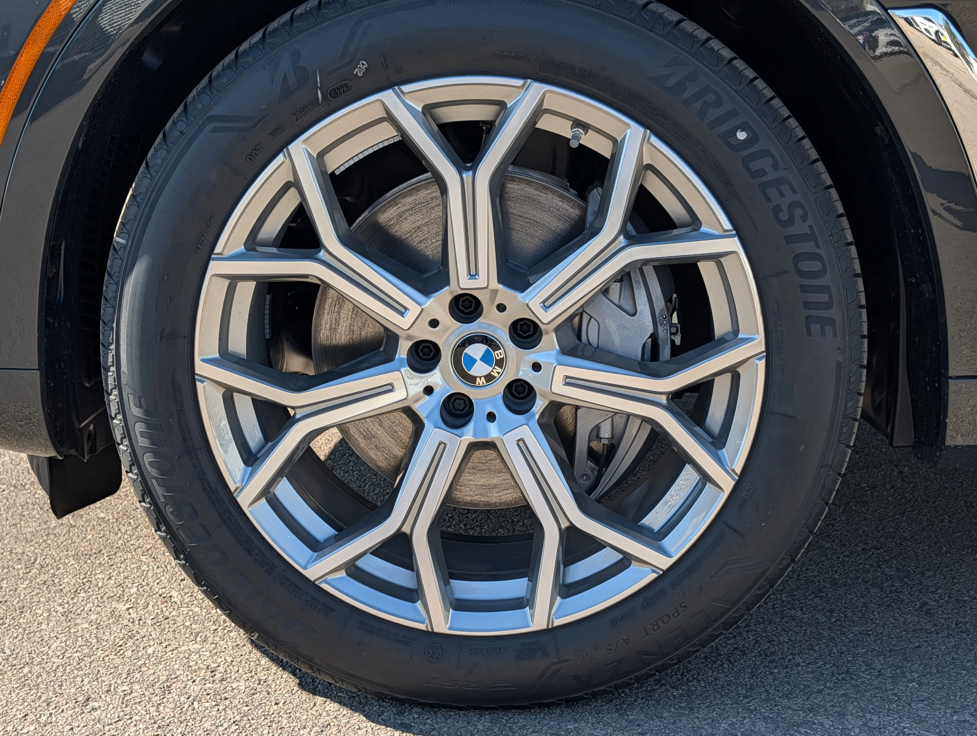 New 2026 Dravit Grey Metallic BMW xDrive40i image 4