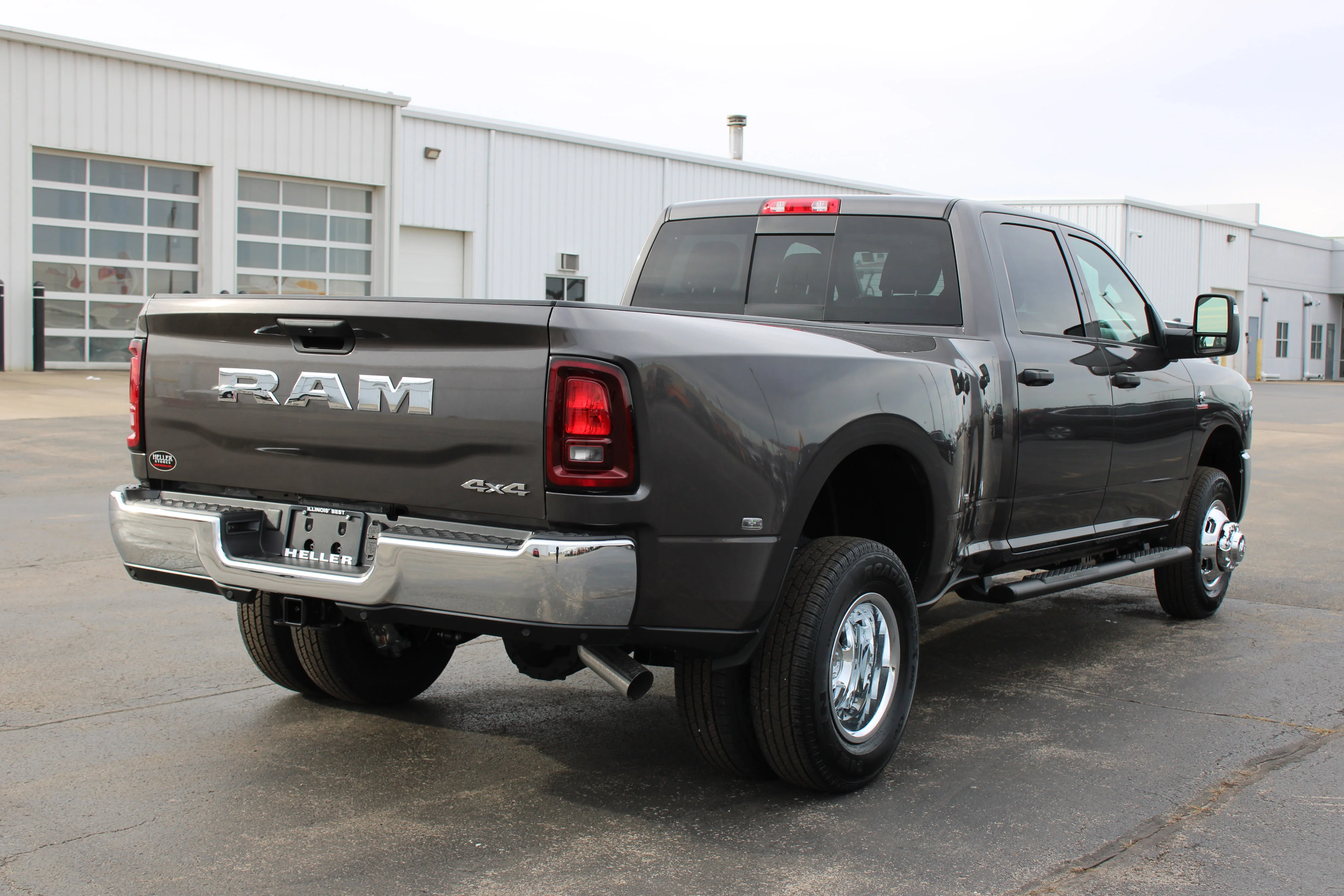 New 2026 Granite Crystal Metallic Clear-Coat Exterior Paint RAM Tradesman image 8