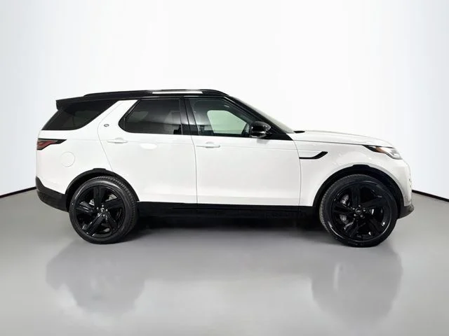 New 2026 Fuji White Land Rover Dynamic SE image 4