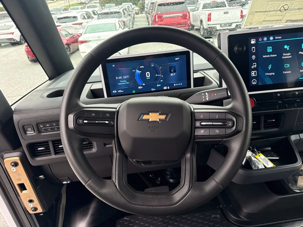 Used 2025 White Chevrolet 600 image 11