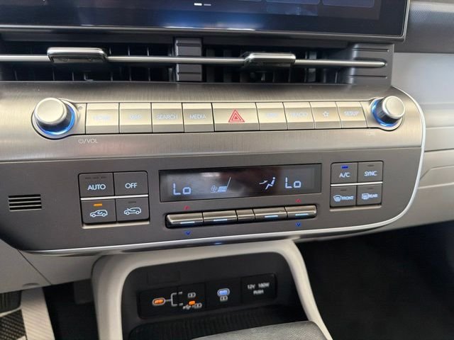 Used 2025 White Hyundai SEL image 18
