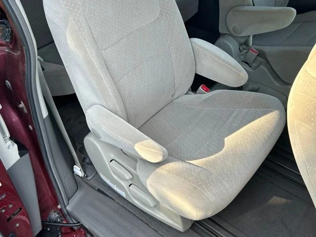 Used 2015 Red Toyota LE image 48