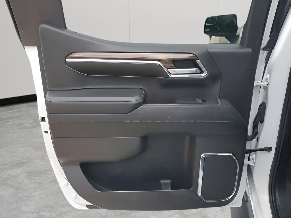 Used 2024 White Chevrolet LT Trail Boss image 18