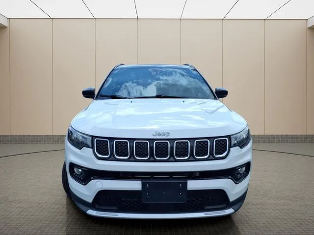 Used 2024 White Jeep Limited image 4