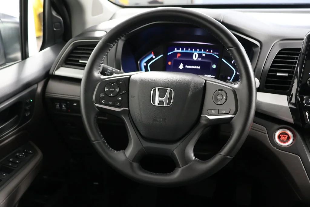 Used 2023 Lunar Silver Metallic Honda EX-L image 10