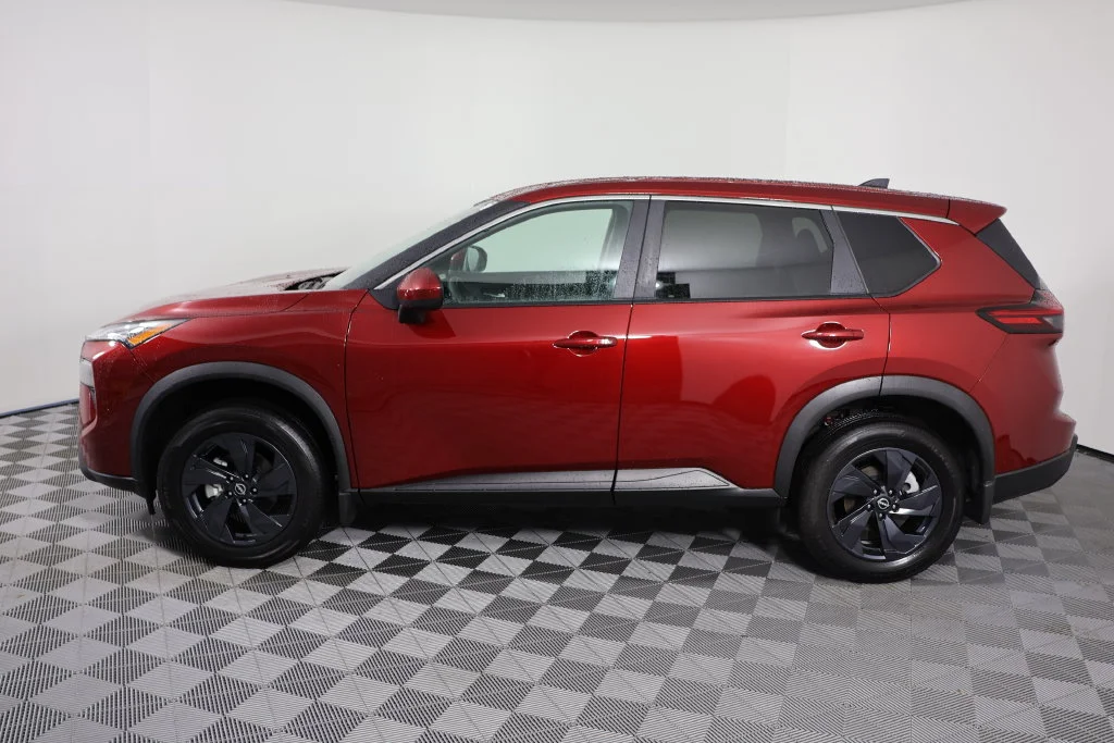 Used 2026 Scarlet Nissan SV image 5