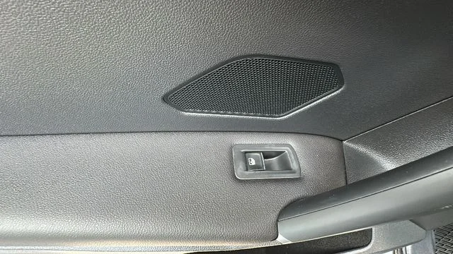 Used 2018 Gray Volkswagen 2.0T SE image 30