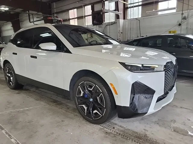 Used 2024 White BMW xDrive50 image 9
