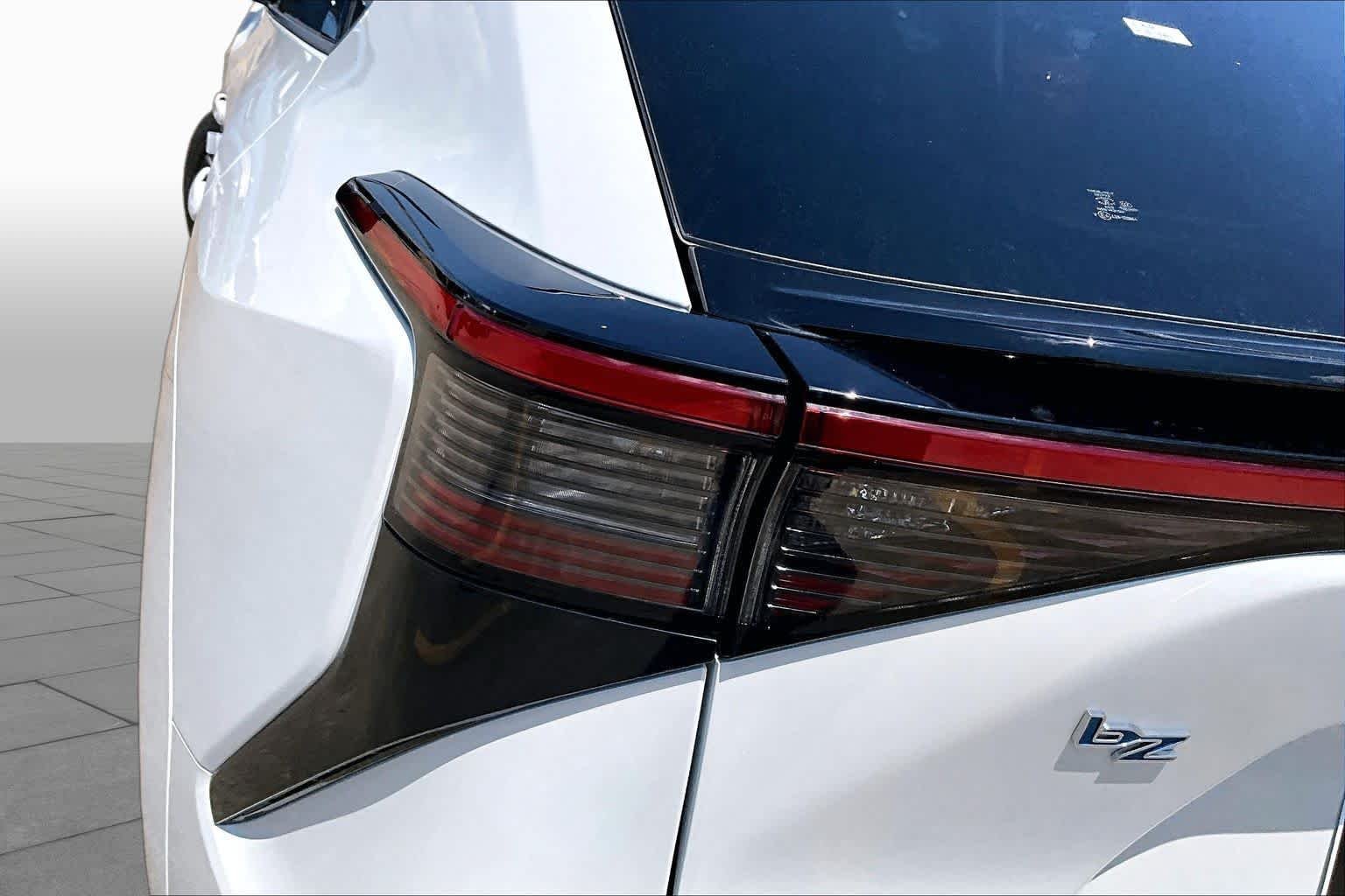 New 2026 Wind Chill Pearl Toyota XLE image 12