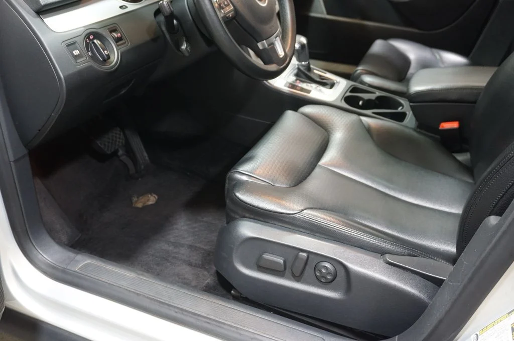 Used 2010 Silver Volkswagen Komfort image 21