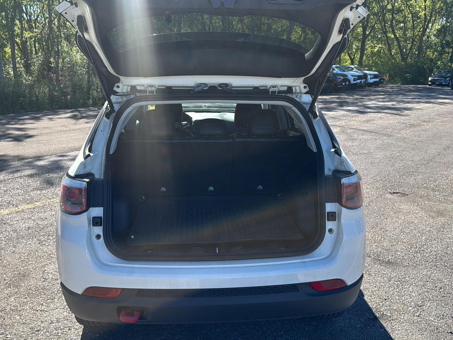 Used 2019 White Clearcoat Jeep Trailhawk image 22