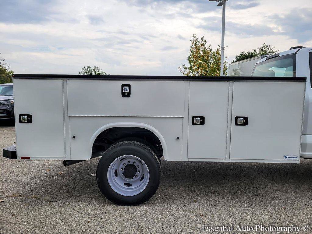 New 2025 Oxford White Ford F-450® XL image 24