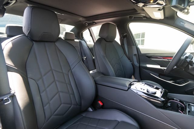 New 2027 Black Sapphire Metallic BMW 550e xDrive image 15