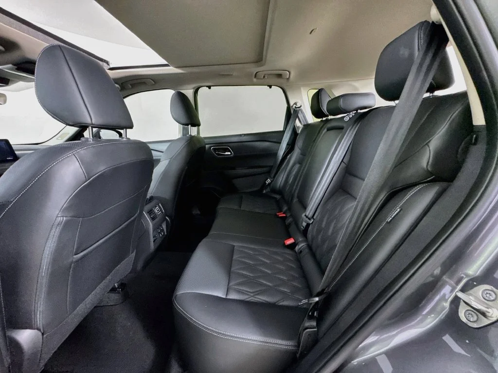 Used 2024 Gray Nissan Platinum image 30