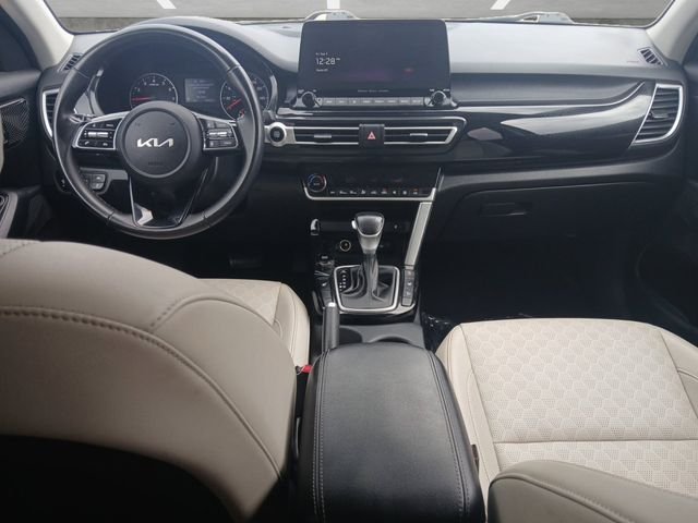 Used 2023 Gravity Gray Kia EX image 21