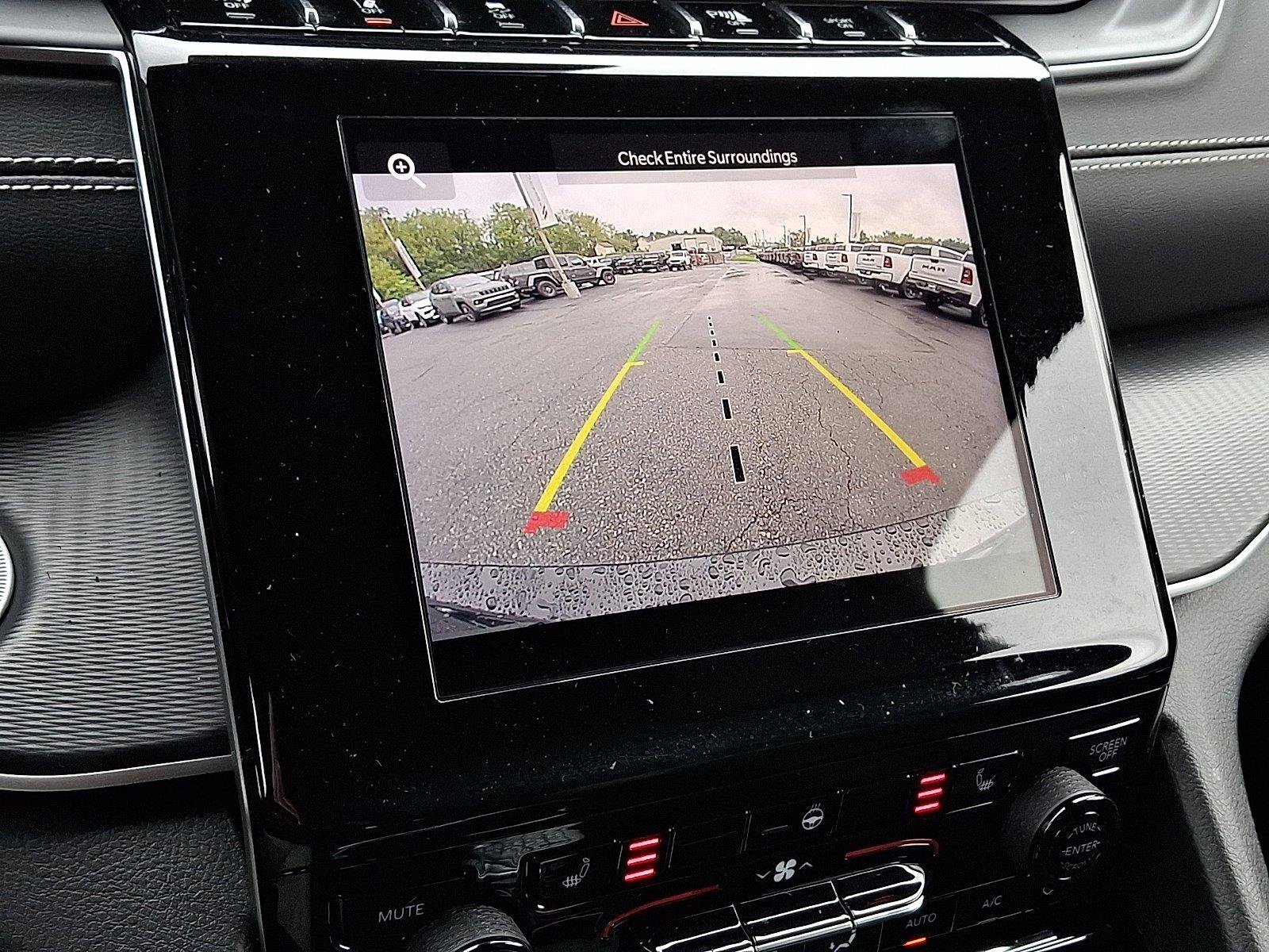 Used 2023 Diamond Black Crystal Pearlcoat Jeep Altitude X image 20