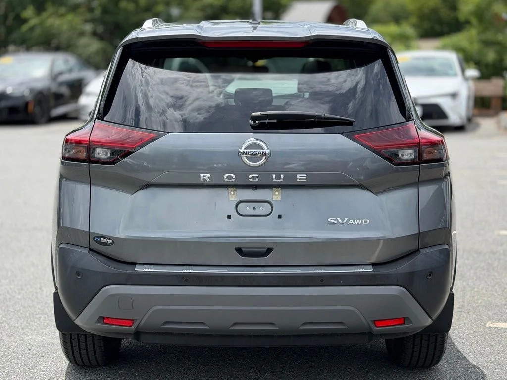 Used 2021 Gray Nissan SV image 4