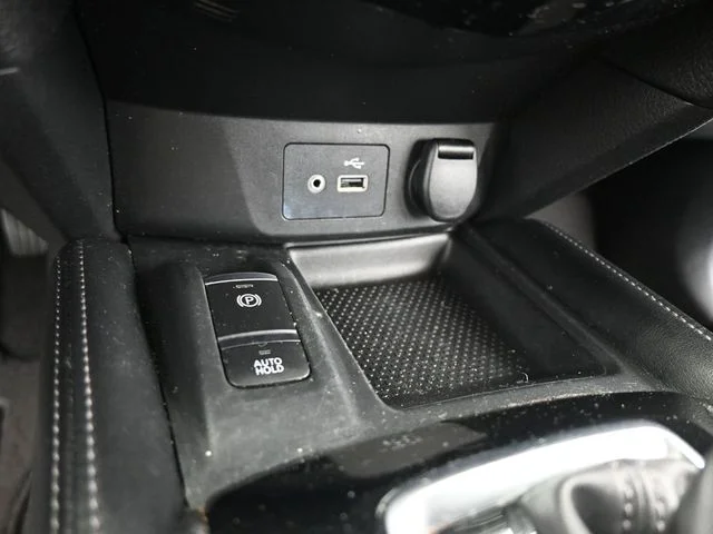 Used 2020 Blue Nissan SL image 24