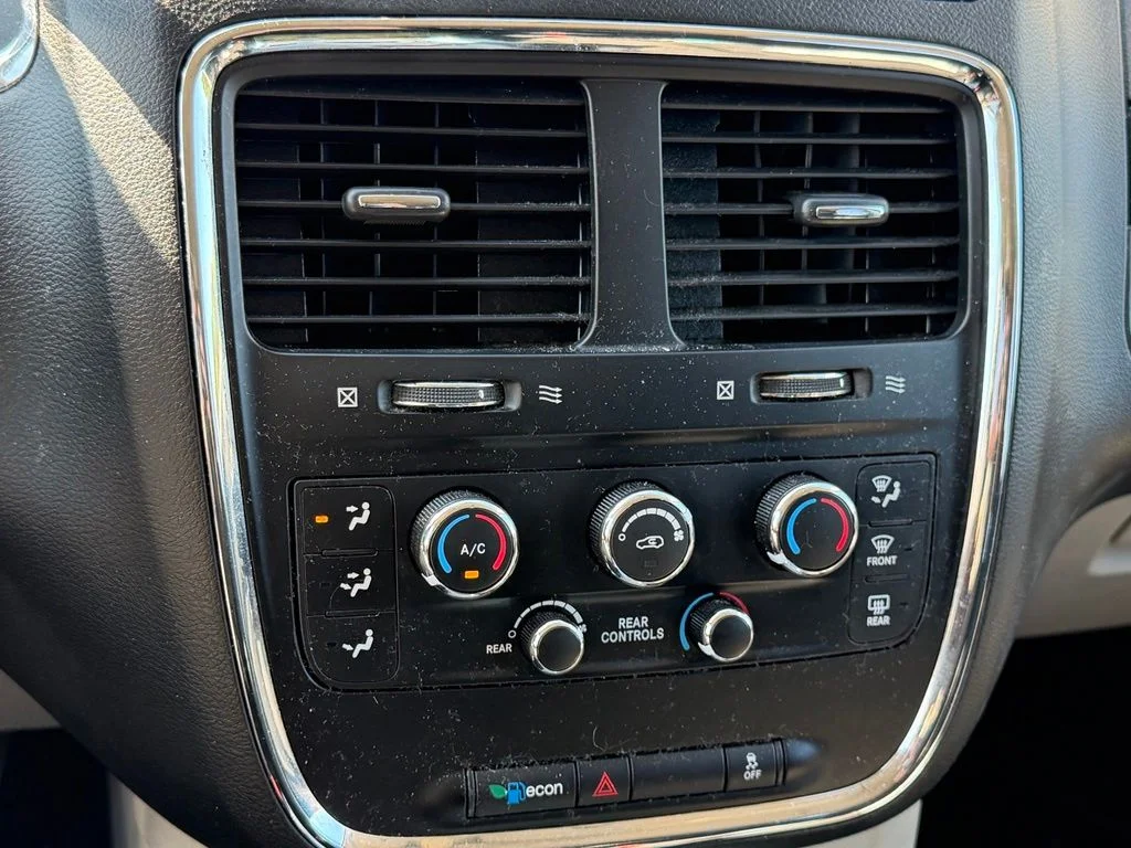 Used 2018 Gray Dodge SE image 23