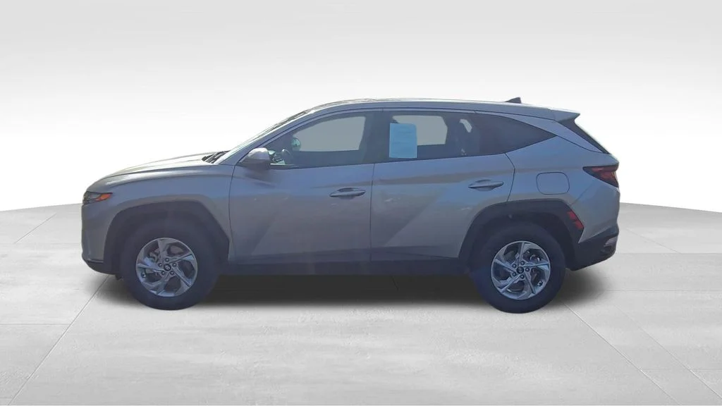 Used 2022 Shimmering Silver Hyundai SE image 6