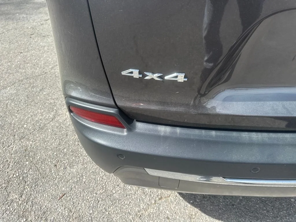 Used 2019 Gray Jeep Limited image 21