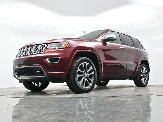 Used 2018 Velvet Red Pearlc Jeep Overland image 27
