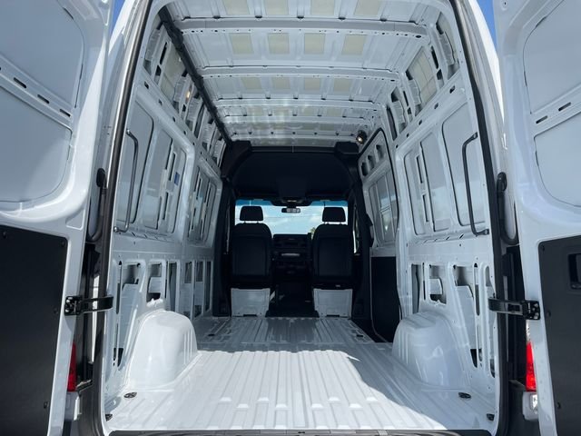 New 2025 Arctic+White Mercedes-Benz Cargo 144 WB image 9