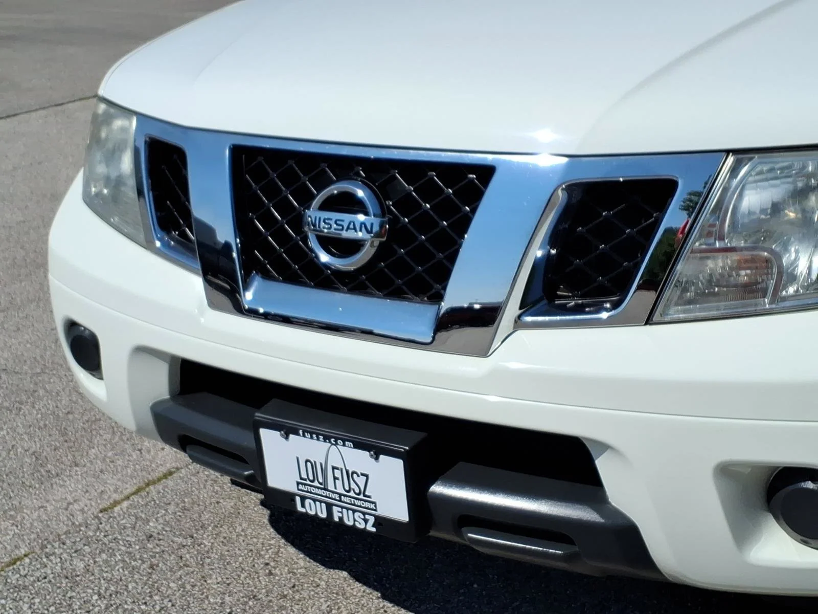 Used 2019 Glacier White Nissan SV image 33
