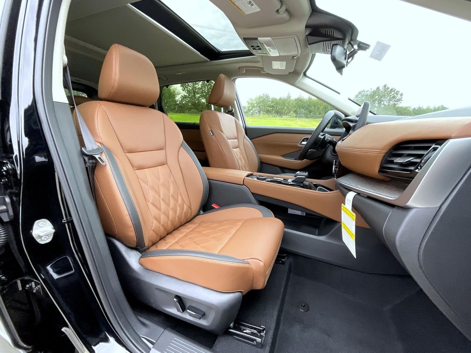 New 2026 Black Nissan Platinum image 16