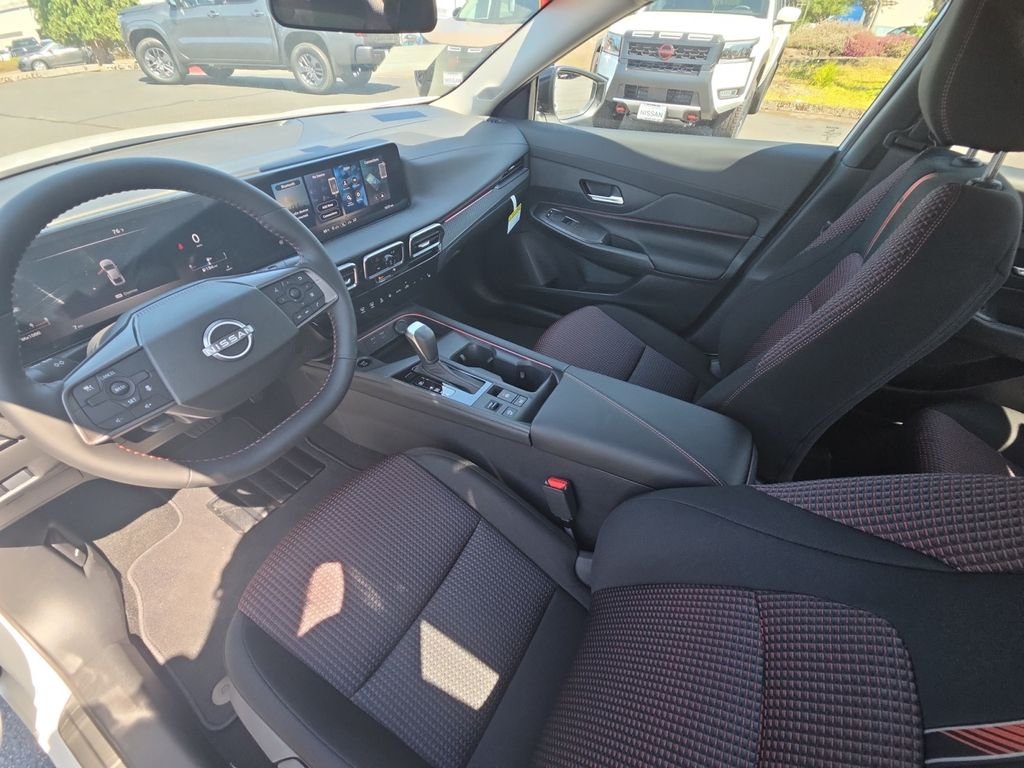 New 2026 Aspen White TriCoat / Super Black Two-tone Nissan SR image 18