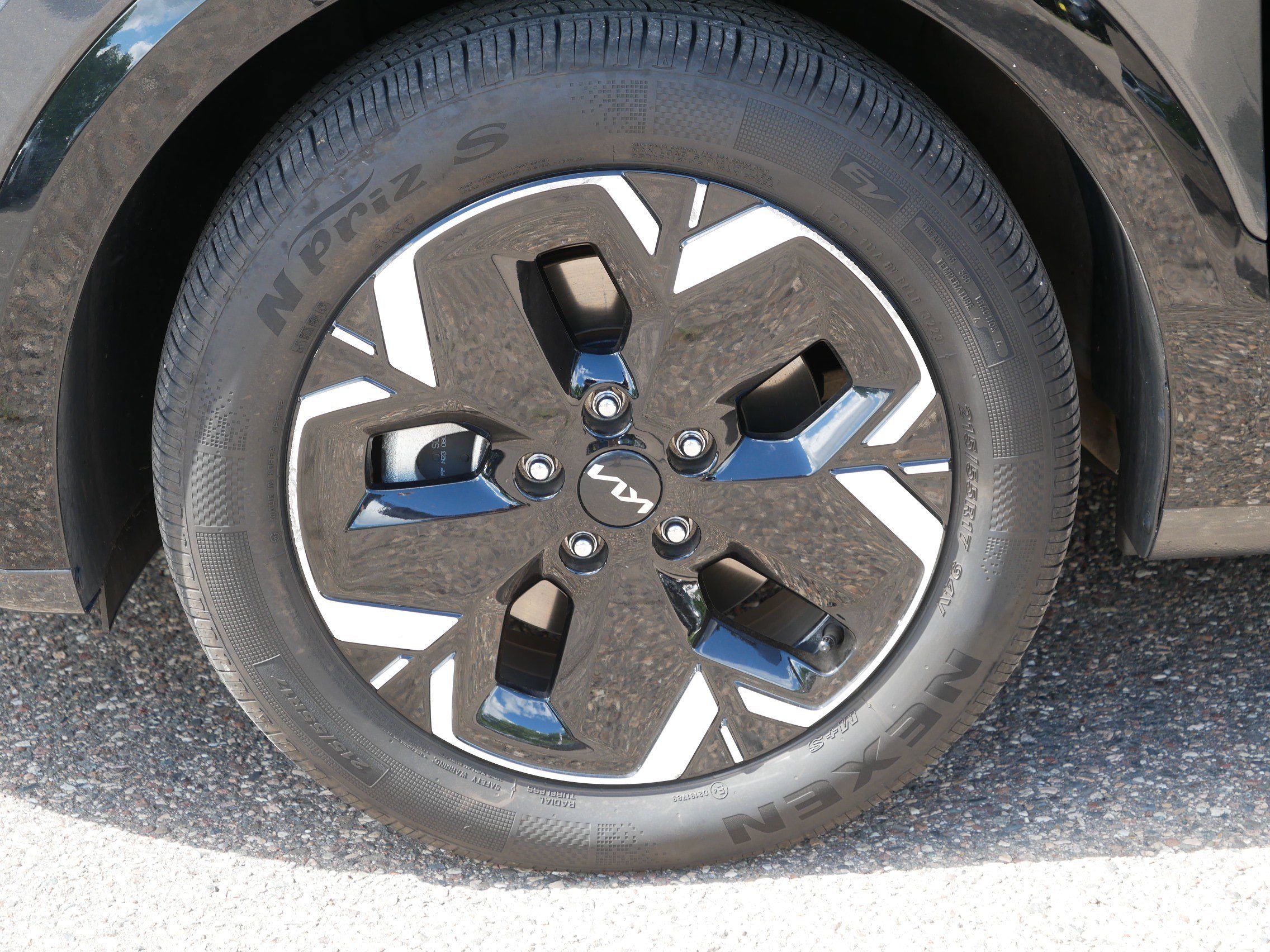 Used 2024 Graphite Gray Kia Wind image 15
