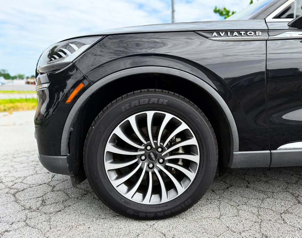 Used 2020 Black Lincoln Reserve image 4