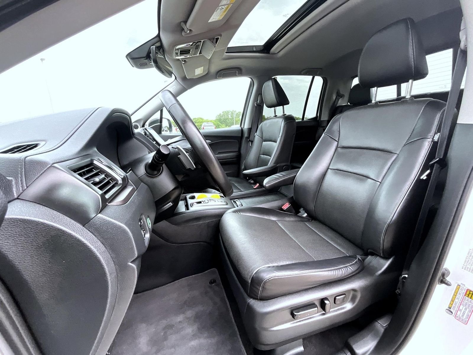 Used 2023 White Honda RTL image 9