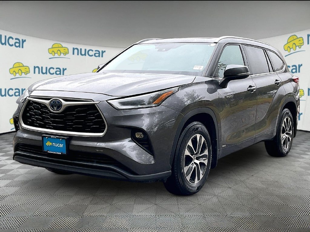 Used 2021 Magnetic Gray Metallic Toyota XLE image 3