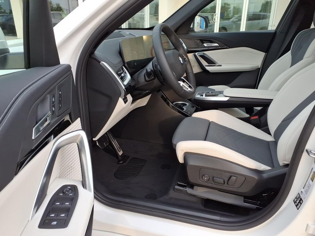 New 2026 Alpine White BMW xDrive28i image 17