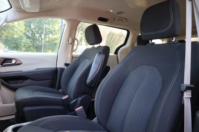 Used 2023 Black Chrysler LX image 19