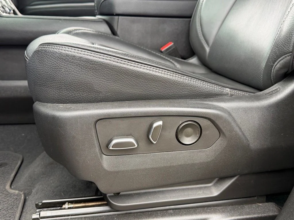 Used 2023 Silver GMC Denali image 19
