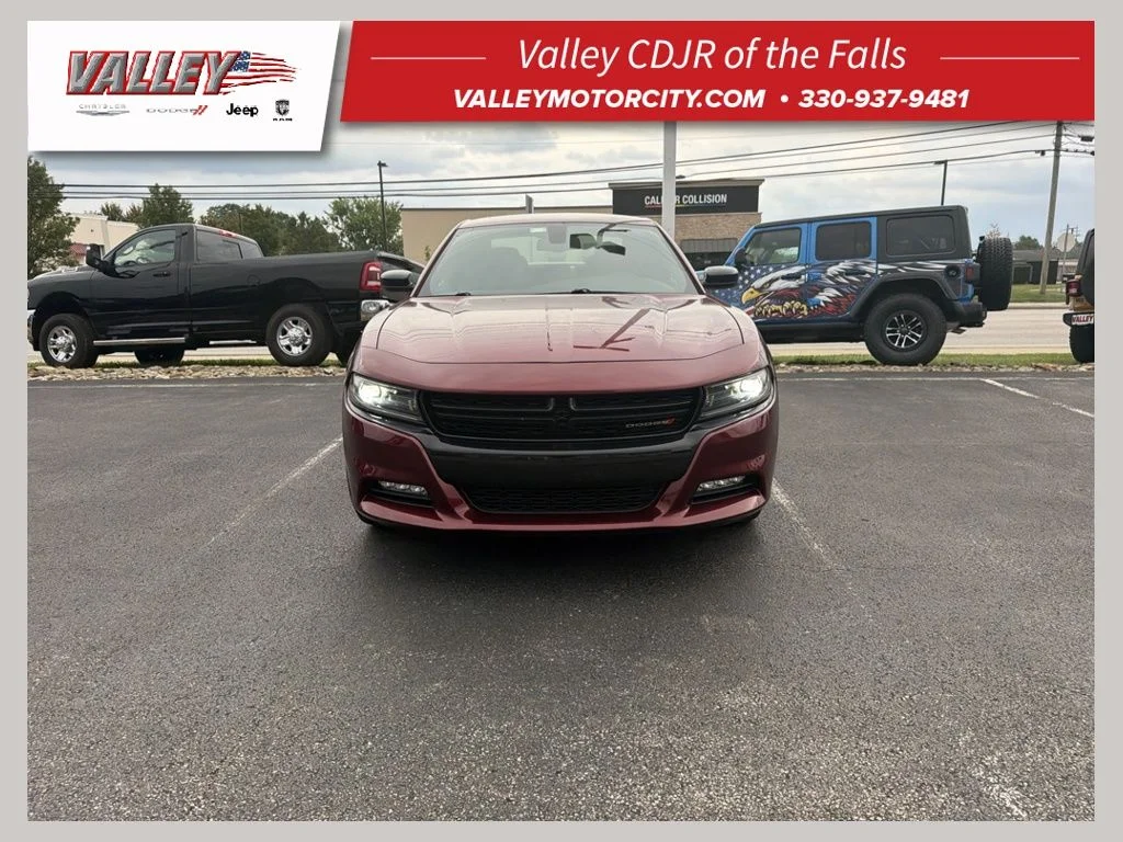 Used 2023 Red Dodge SXT image 1