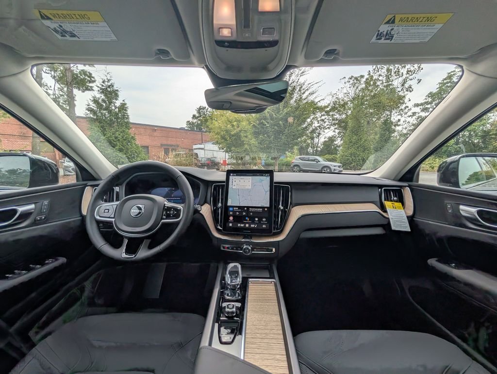 2026 Volvo XC60 Plus - Photo 11