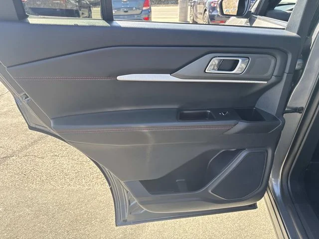 Used 2025 Gray Ford ST-Line image 21