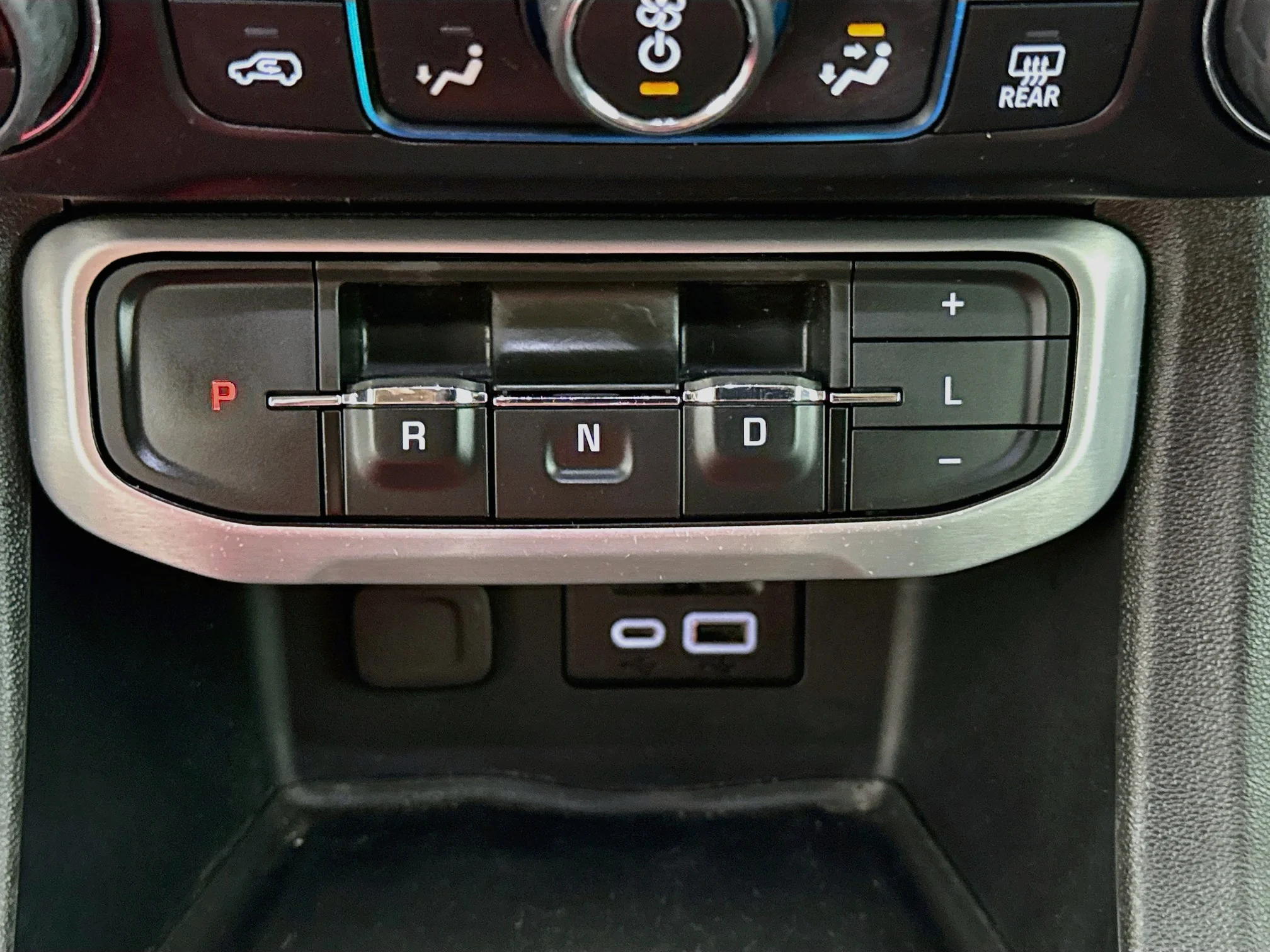 Used 2020 Dark Sky Metallic GMC SLT image 17